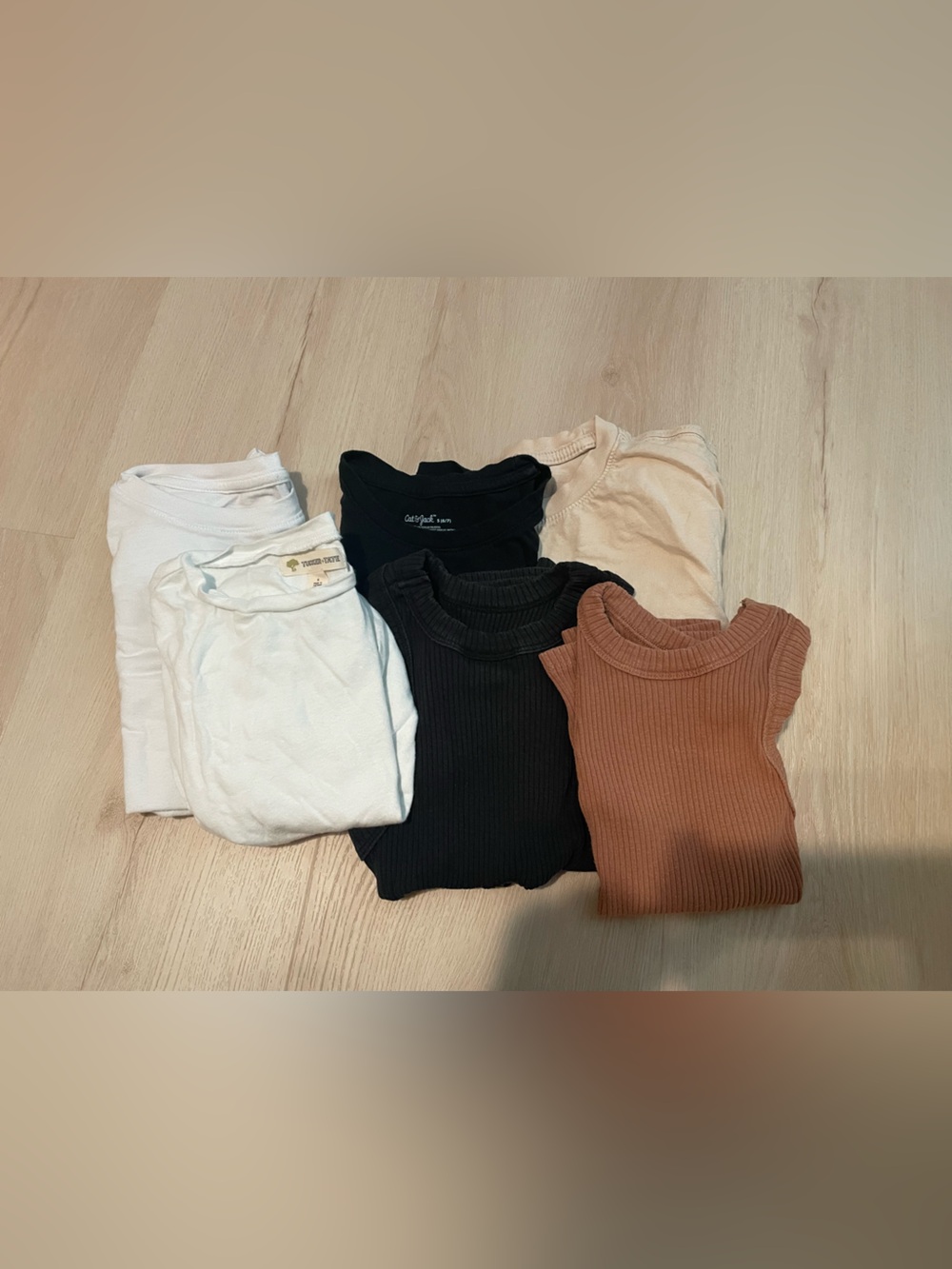 Lot of young girls neutral tops - 6-7